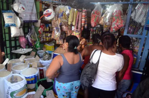 Precios de productos de primera necesidad suben hasta 40%