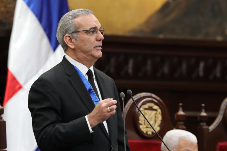 Abinader asegura que beneficios de la extracción y procesamiento de las tierras raras los reciba únicamente el pueblo dominicano