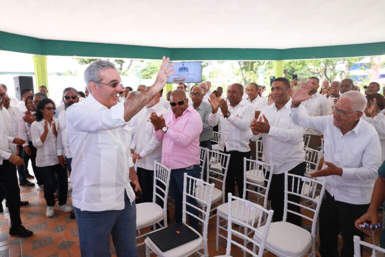 Presidente Abinader inaugurará este viernes carretera Comendador-Guaroa-Macasías en Elías Piña