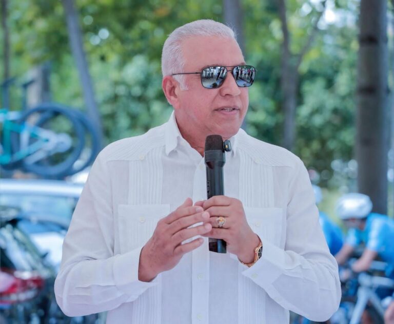 Ministro Administrativo de la Presidencia Andrés Bautista elogia la trayectoria de Yeni Berenice