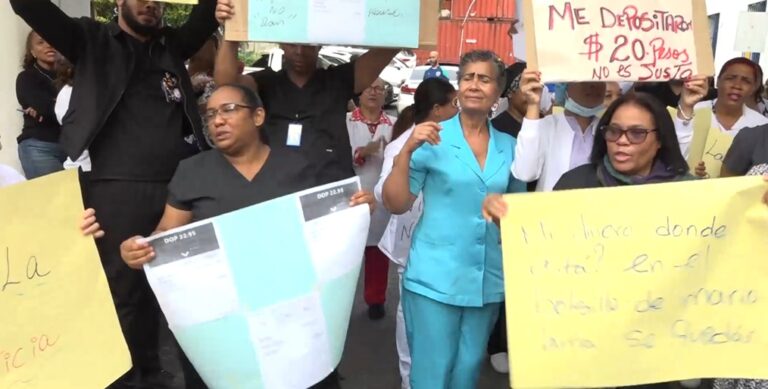 Servicio Nacional de Salud realiza duros descuentos a empleados que recibieron hasta 20 y 183 pesos