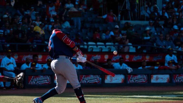 Canó empata con Bonifacio en lista de hits de Serie del Caribe