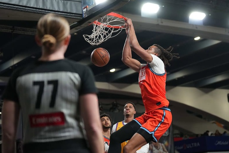 Desesperados por un pívot: los Mavs incorporan a Moses Brown