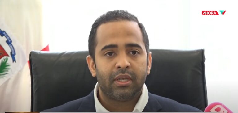 Economista destaca la necesidad de un aumento salarial de más del 30%