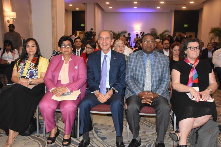 MESCyT logra aprobar Marco Normativo de Formación Docente, Integral, de Calidad y con Equidad