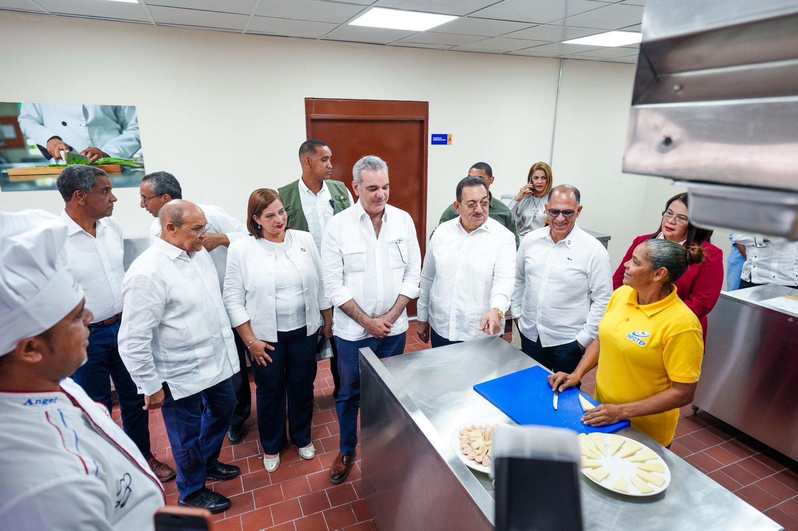 Abinader inaugura Escuela de Formación Técnico Profesional Villa Suiza del INFOTEP en Sabana de la Mar