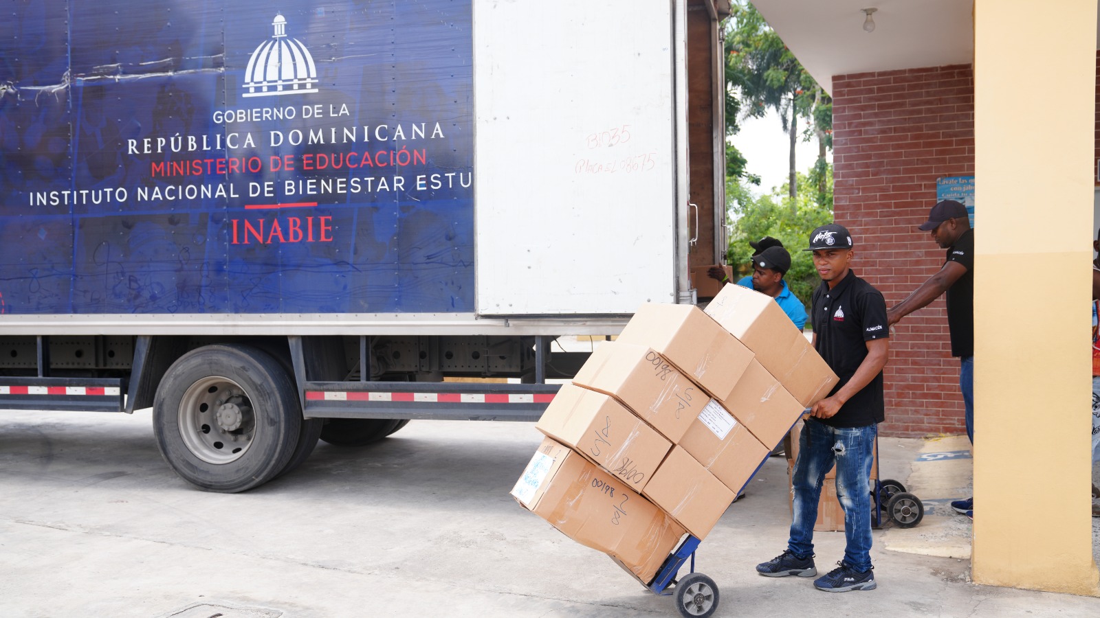 Compras y Contrataciones anula parcialmente adjudicaciones de calzado escolar en proceso de Inabie