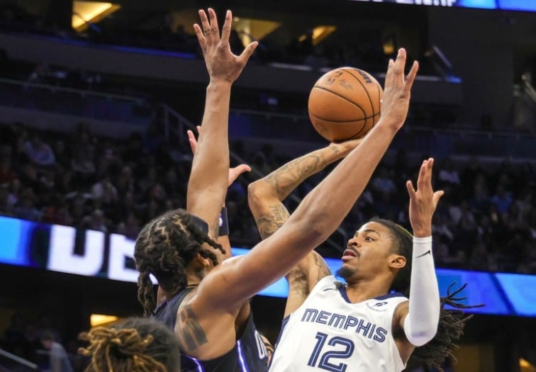 Los Grizzlies salen vencedores de una noche caótica en Orlando