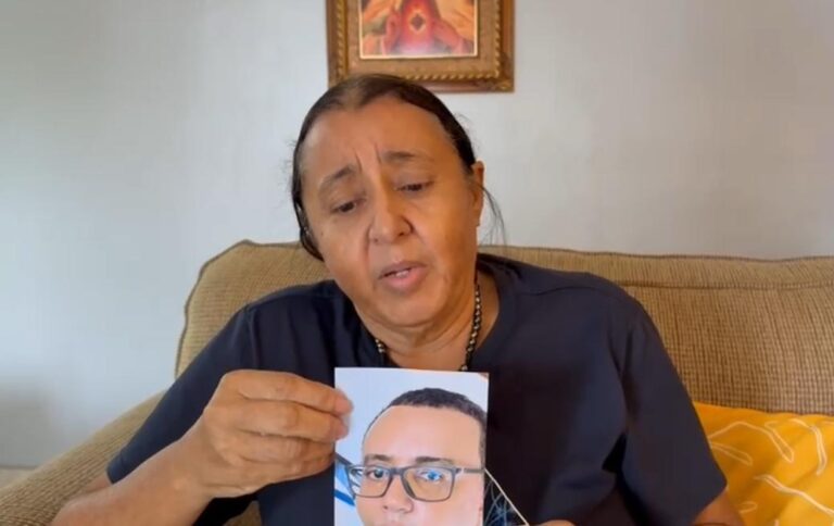 «La Policía dice que está trabajando, pero yo me estoy muriedo» dice madre de taxista desaparecido en Moca en enero