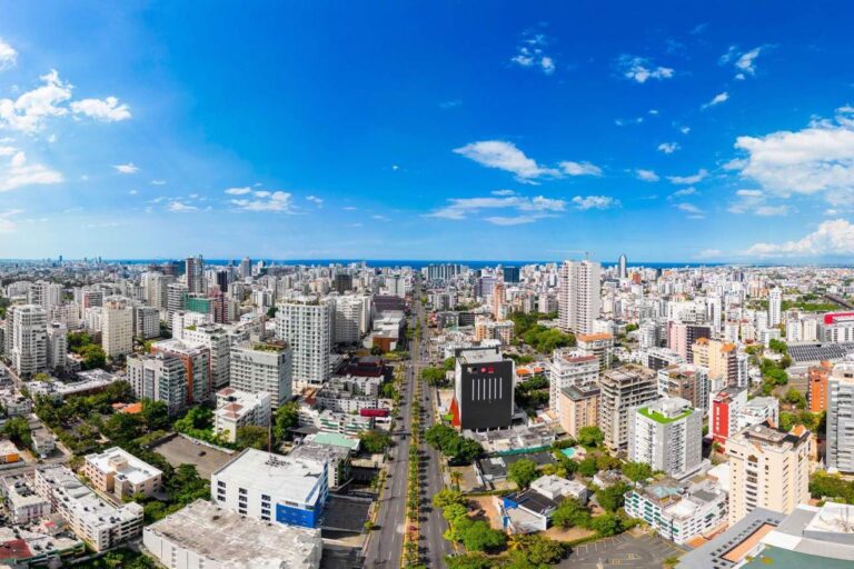 Experto financiero afirma sector inmobiliario creará unos 60 mil nuevos empleos este año