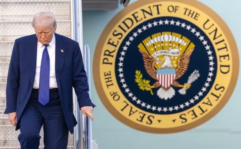 Trump visita un avión Boeing para criticar retrasos en la entrega del nuevo Air Force One