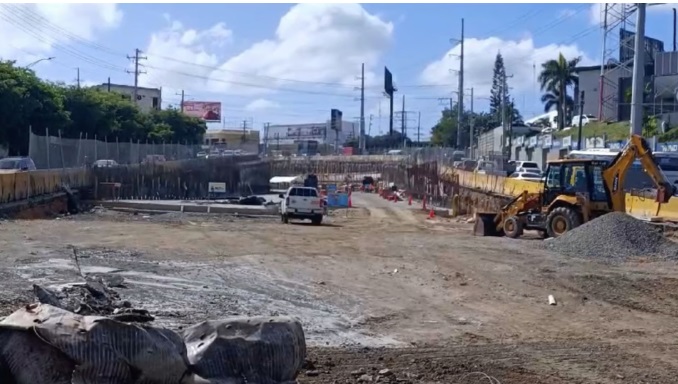 Obras Públicas inicia túnel en la Plaza de la Bandera para solucionar tapones