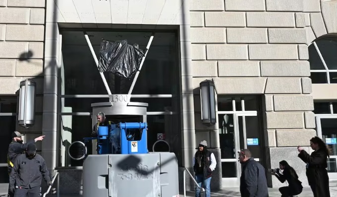 Usaid desaparece en Washington; retiran letrero de su sede central