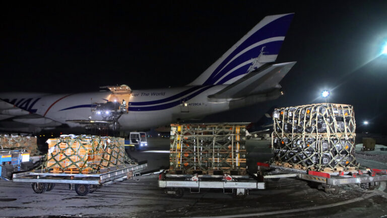 Trump ordena suspender toda la ayuda militar a Ucrania