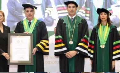 Abinader recibe título Doctor Honoris Causa de UTESA por notable liderazgo y aportes al país