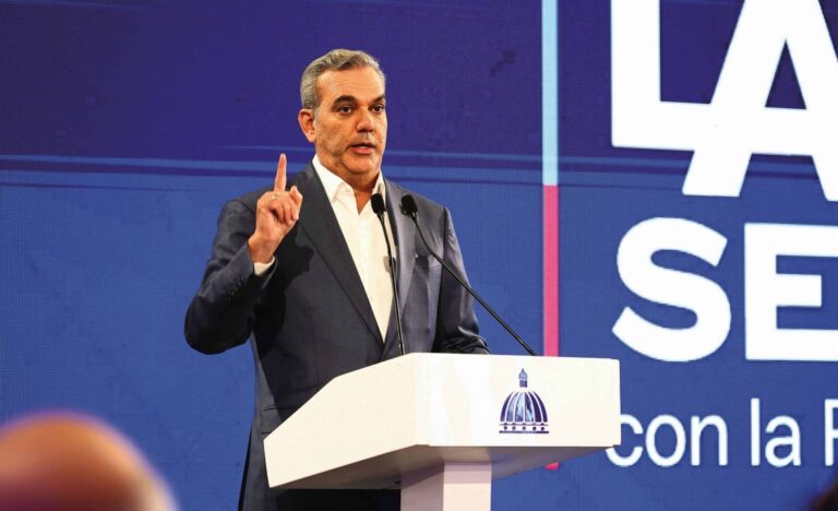 Presidente Abinader responde a Leonel y lo invita a almorzar a Pedernales para explicarle desarrollo del Sur