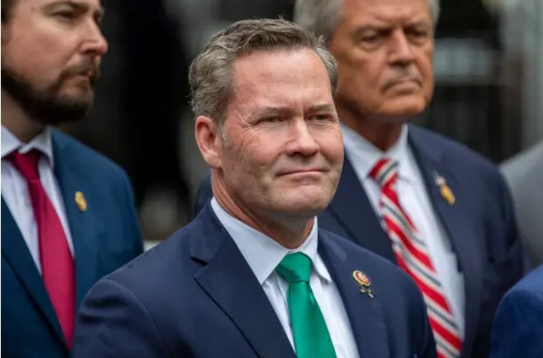 Asesor de Seguridad Nacional admite haber creado grupo donde se filtraron aviones de ataque en Yemen