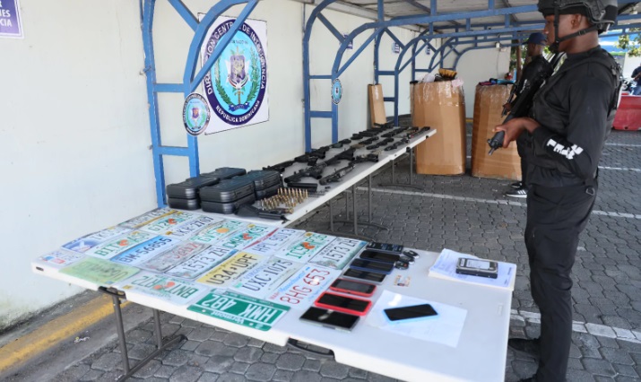 Dintel desmantela red de tráfico de armas con vínculos internacionales en Baní