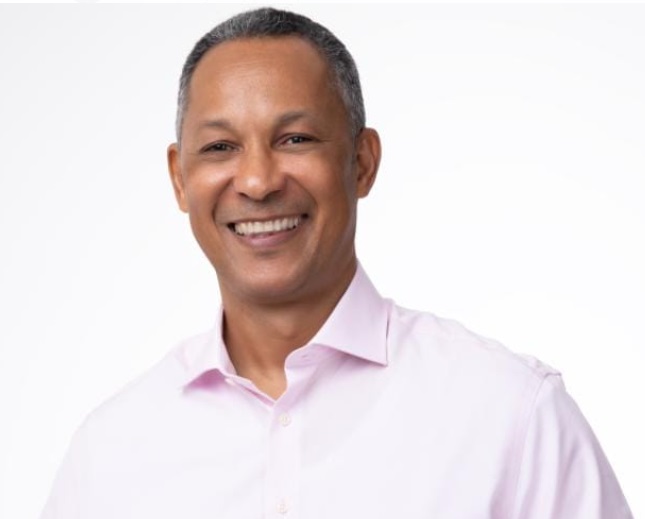 Exsenador Dionis Sánchez estima ha sido un fracaso plataforma transparencia del PRM y Abinader