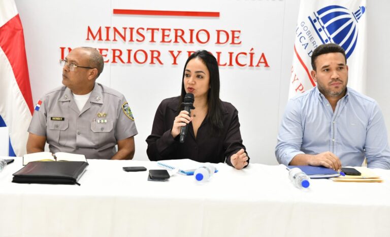 Faride promete fortalecer seguridad ciudadana y mejorar tránsito en Santo Domingo
