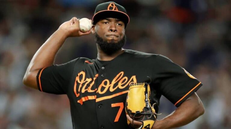 Félix Bautista sigue en dudas para estar listo al Día Inaugural