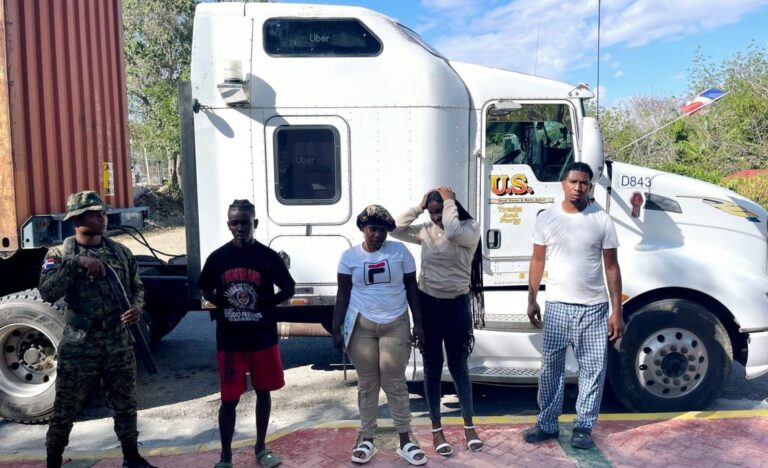 Camionero es apresado por llevar cuatro haitianos indocumentados en Elías Piña