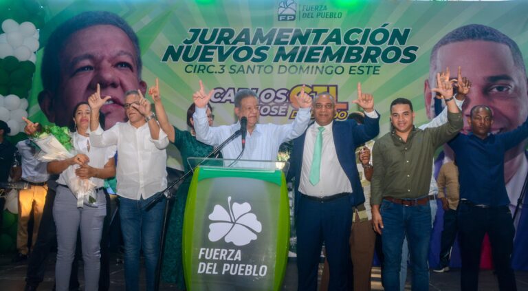 Un diputado, dos regidores y decenas de dirigentes del PLD se juramentan en la Fuerza del Pueblo