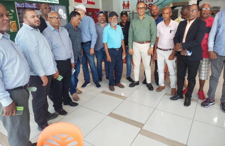 Dionis Sánchez recibe apoyo de la dirigencia media y de la base en La Romana