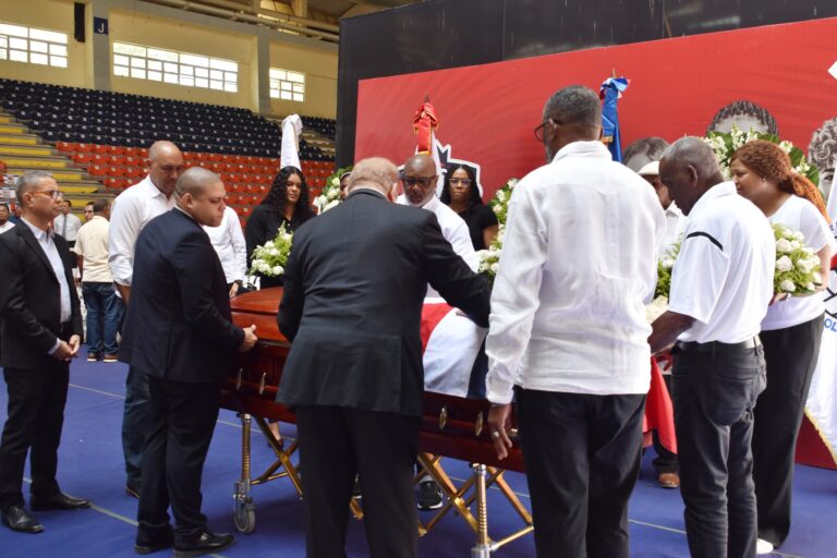 La familia de voleibol le da el último adiós al inmortal Gioriber Arias