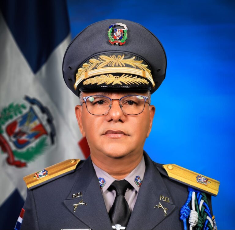 Presidente Abinader designa al general Pascual Cruz Méndez como director general de DIGESETT