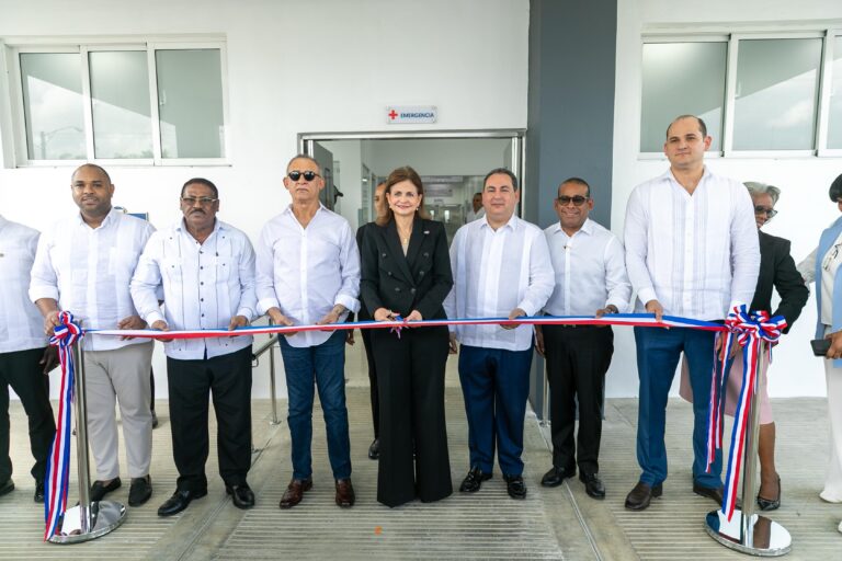 Raquel Peña entrega renovada Emergencia del Jacinto Mañón, beneficiando a más de 80 mil personas