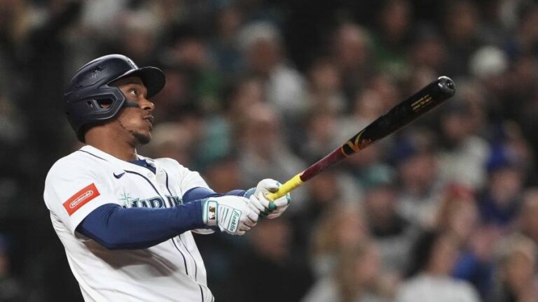 Jorge Polanco conecta jonrón en la 8ª para dar triunfo a Marineros ante Atléticos