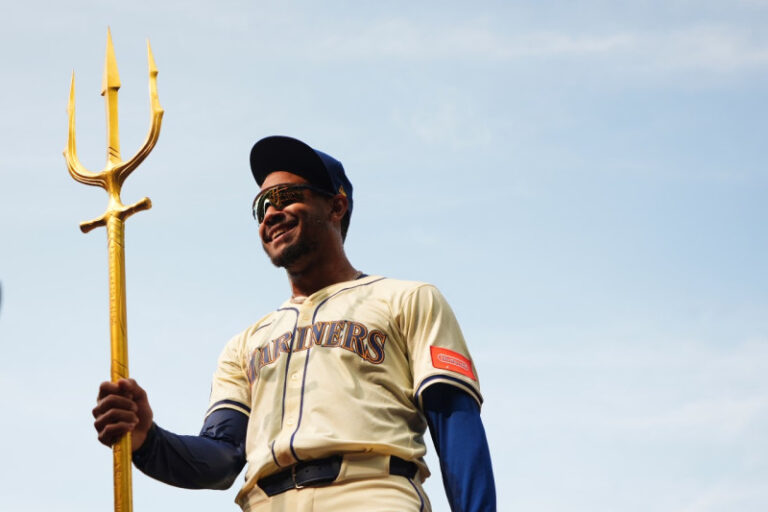 Julio Rodríguez decide con vuelacercas la victoria de los Marineros 2-1 sobre los Atléticos