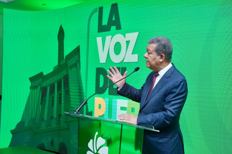 Reportaje- Leonel vuelve a retar a Abinader recorrer el país para ver quién ha construido más obras