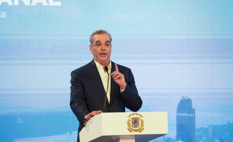 Abinader: “Yo creo que Leonel tiene mucho que no va a Santiago, que vaya y vea el monorriel”