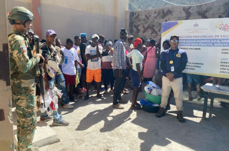 Migración repatria 322 haitianos que fueron apresados durante operativos en la frontera