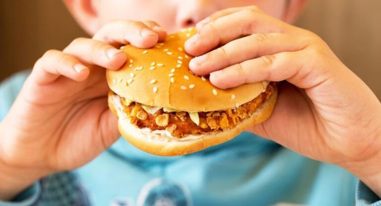 Niños presentan problemas hormonales debido a una mala alimentación
