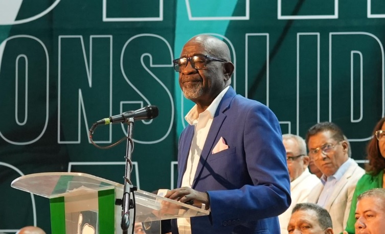 Antonio Florián “Peñita” lanza su candidatura a la Secretaría General de la Fuerza del Pueblo y llama a cuidar la marca del partido