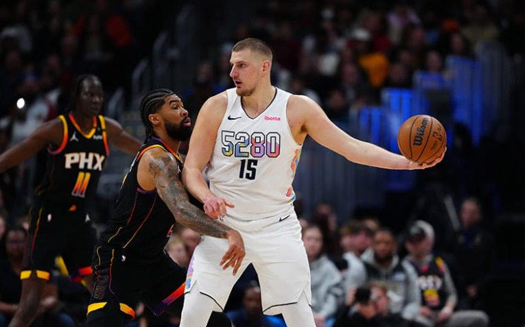 Titánico Jokic: primer 30+20+20 de la historia para tumbar a Phoenix