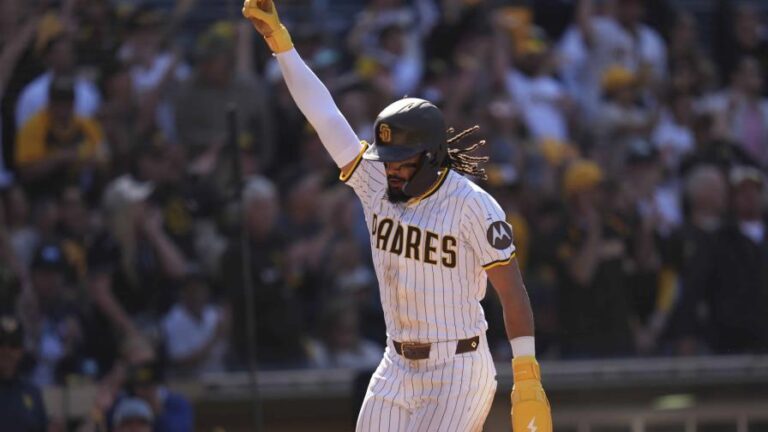 Tatis y Machado se combinan para anotar cinco vueltas en debut triunfal de los Padres sobre Bravos