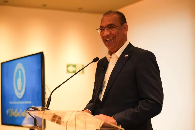 Deligne exhorta en España a fortalecer identidad y principios del PRM