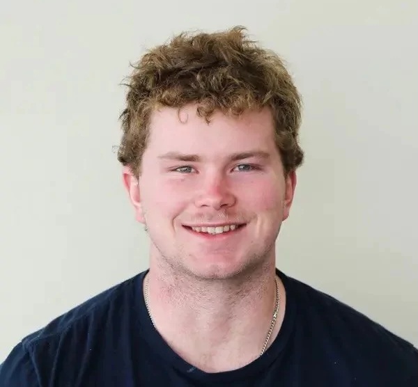 Padres de Joshua Steven Riibe dicen está detenido en condiciones irregulares, a pesar de cooperar con las autoridades