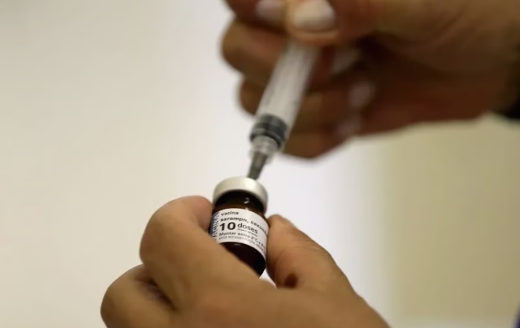 Expertos aconsejan adelantar la segunda vacuna del sarampión a los dos años