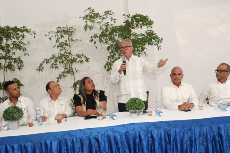 Consejo Nacional del Comercio de Provisiones alerta sobre competencia desleal; realiza encuentro regional