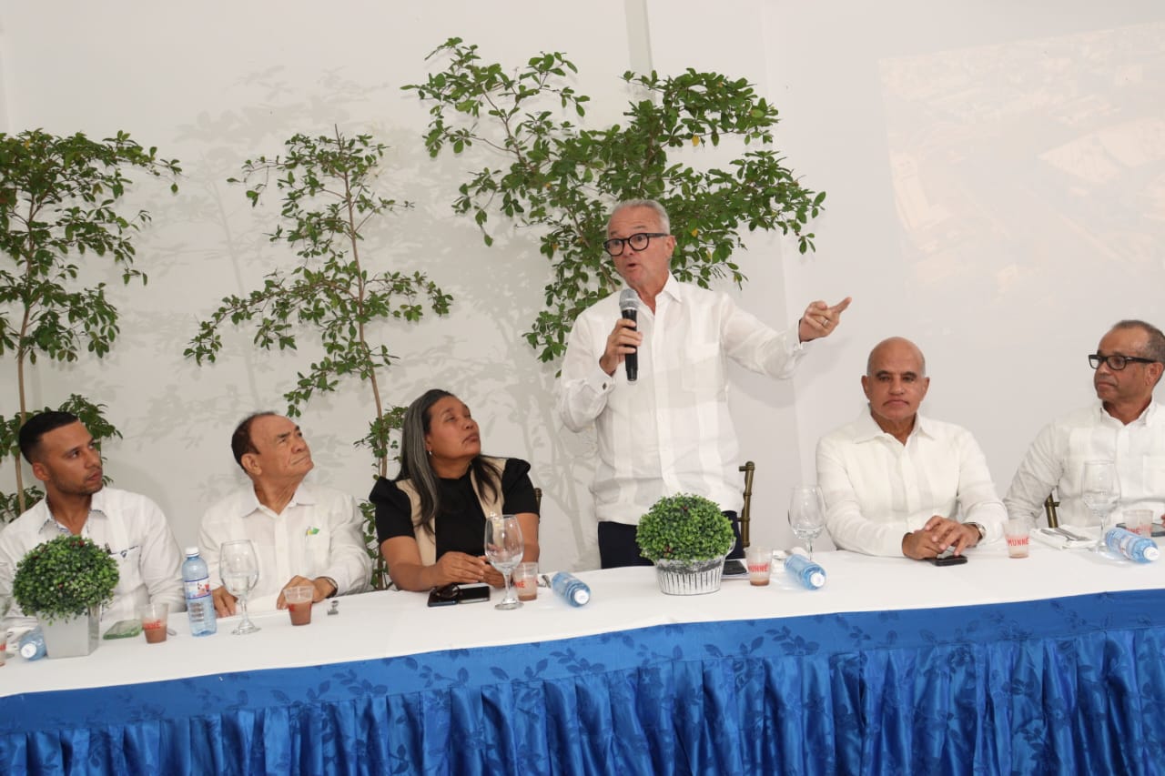 Consejo Nacional del Comercio de Provisiones alerta sobre competencia desleal; realiza encuentro regional