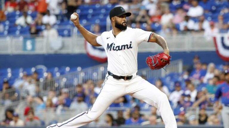 Alcántara lanza para su primera victoria desde 2023 y Marlins vencen a Mets
