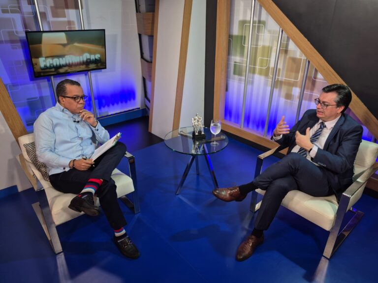 Joan Barata: “Las redes sociales reflejan los problemas de los países; otros creen es inverso; las notas falsas es desafío”