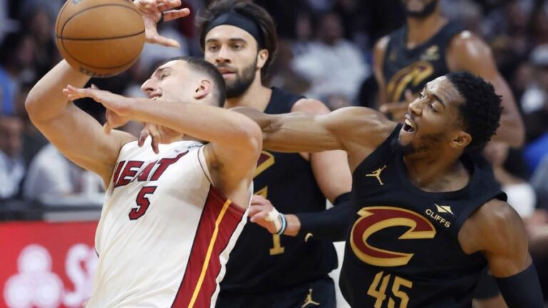 Cavaliers barren al Heat y logran la serie más desigual en la historia de playoffs de la NBA