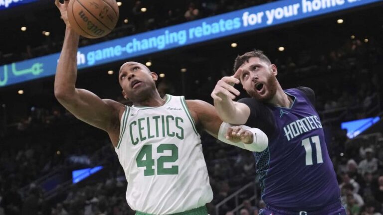Celtics aplastan a Hornets por 130-94 y logran su 60ma victoria en la temporada