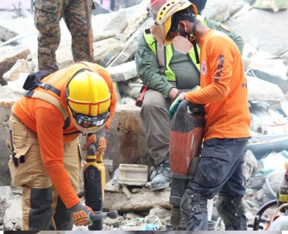 Defensa Civil lidera tres de los equipos de busqueda en derrumbe Jet Set